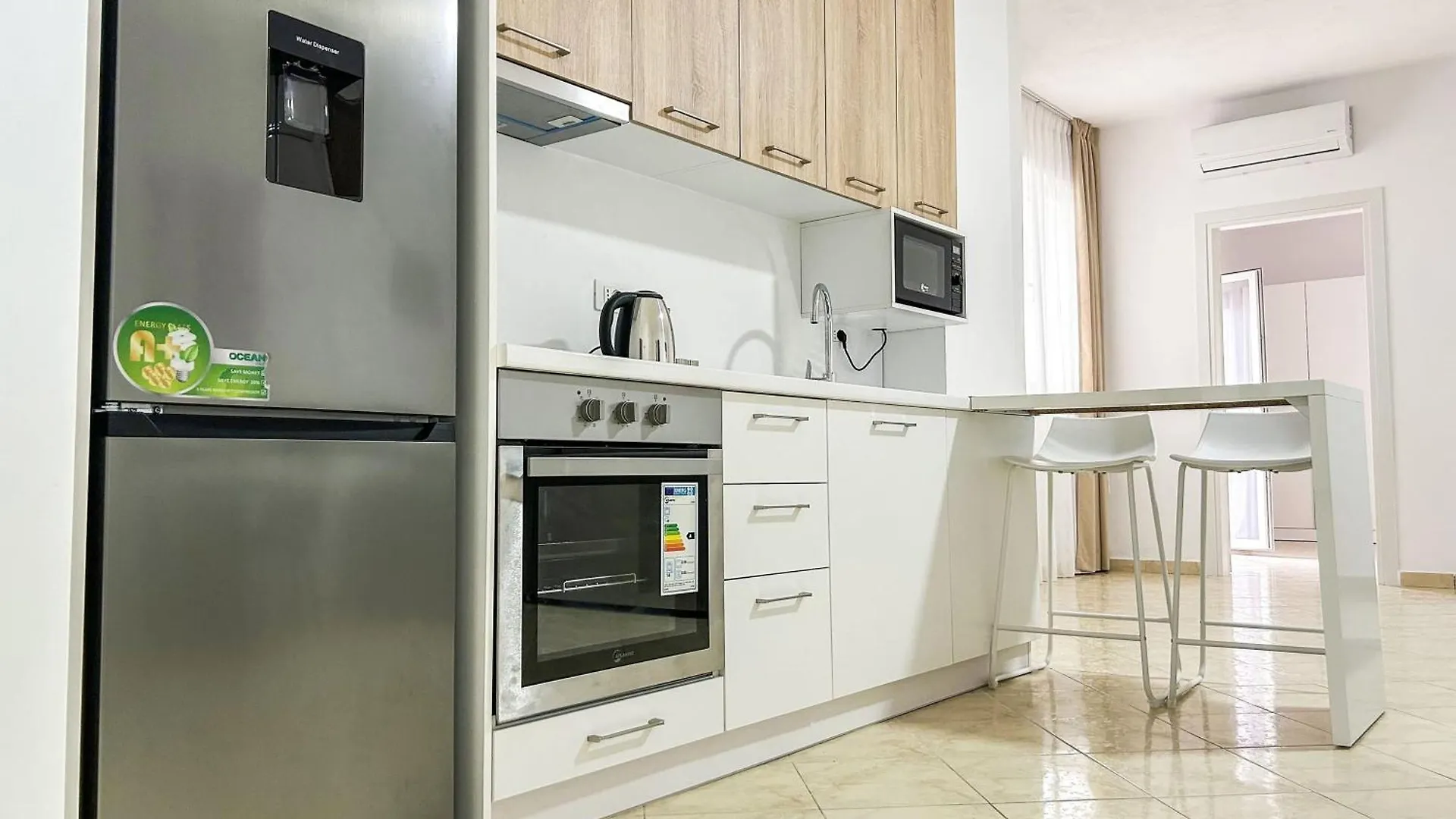 Beach Mountain 990 Durres