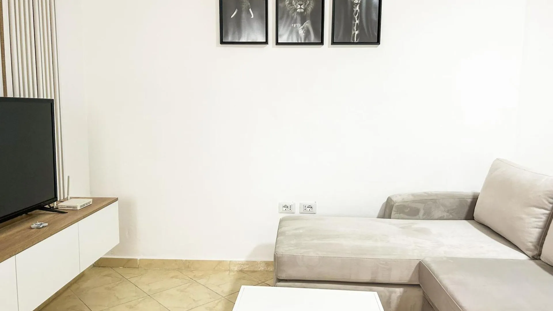 Beach Mountain 990 Durres