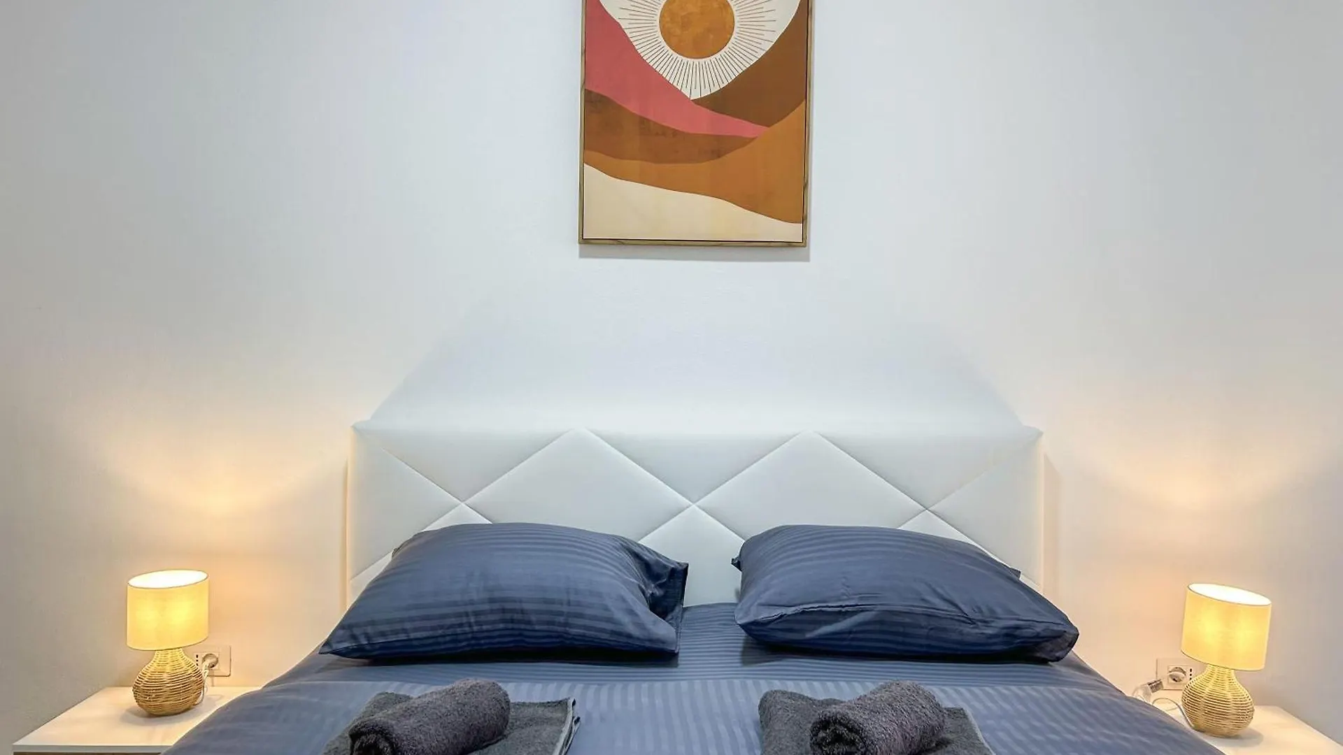 Beach Mountain 990 Durres Apartment